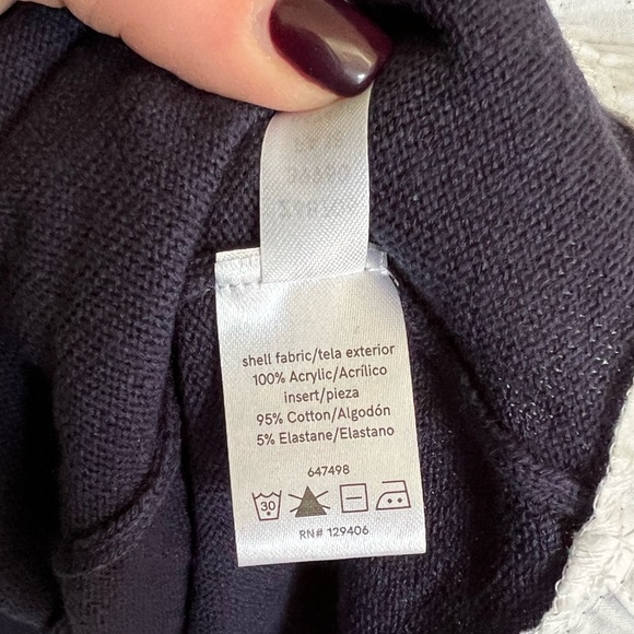 Adorable Venus v-neck layered sweater dress. Navy/white. NWOT. Large. - Picture 6 of 11